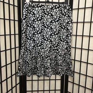 Worth New York Women Skirt Black and White Flowers Details.